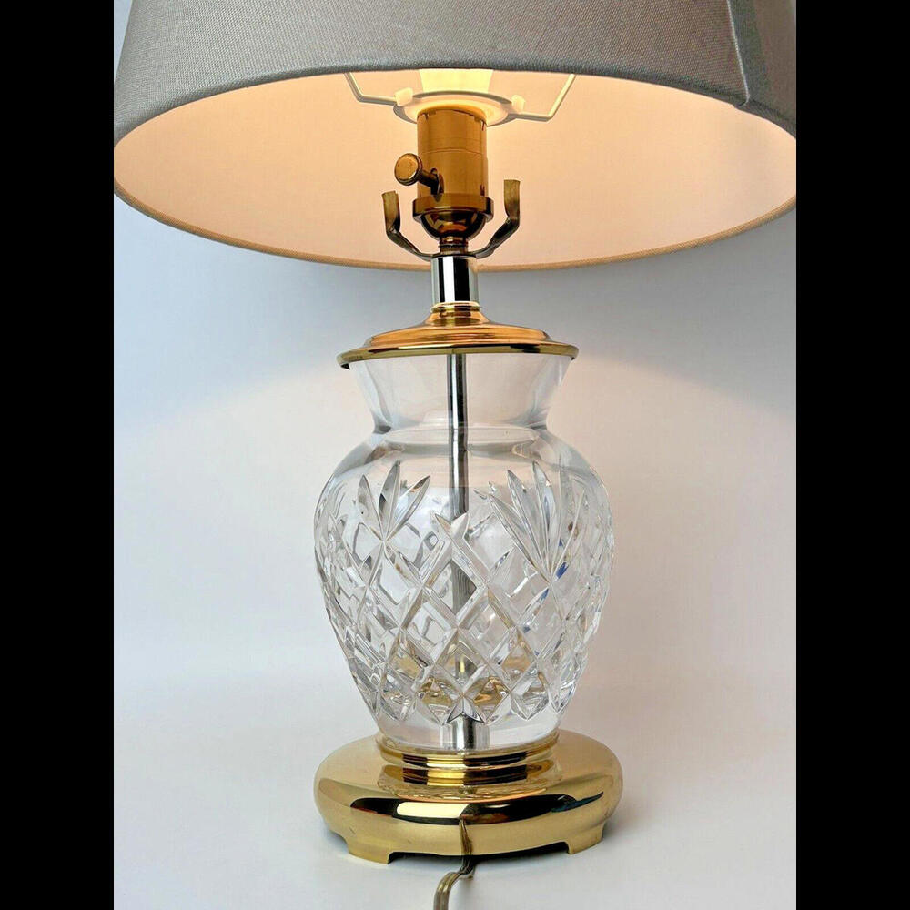 Vintage Waterford(?) SHAMROCK Cut Crystal Brass Table Lamp CRESCENT READING PA